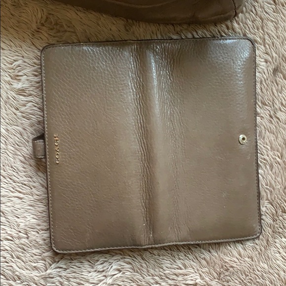 Leather Coach Crossbody Large Purse & Wallet - Picture 14 of 16